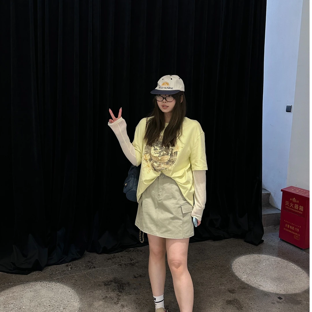 晶咕软软【轻巧露肤度】休闲百搭韩版设计感胸前印花拼接T恤