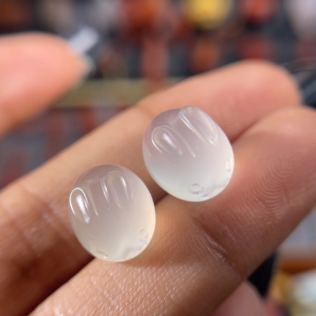 玛瑙/玉髓荔枝冻小兔子不退换未镶嵌