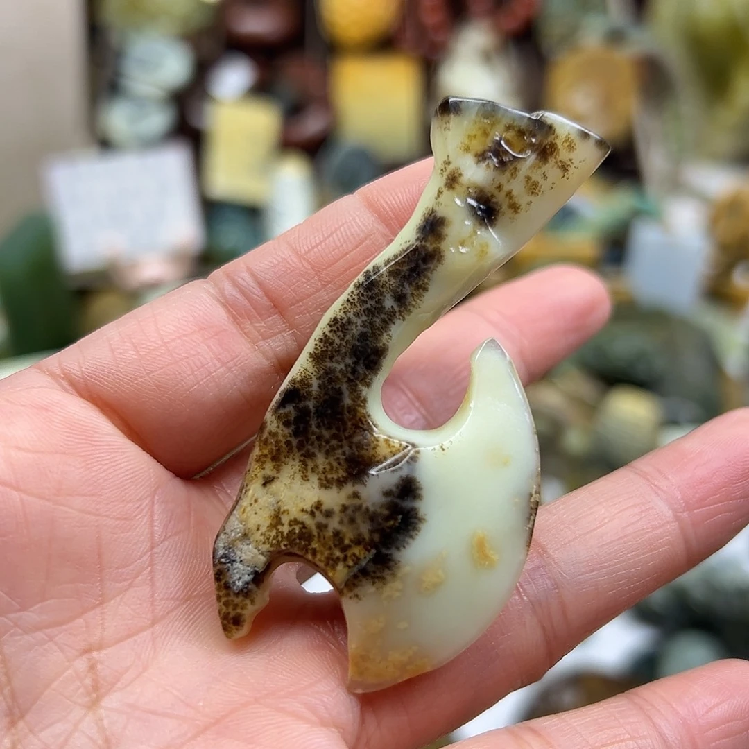 岫玉未镶嵌颈饰辽阳水草斧头