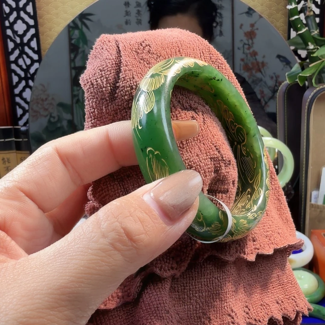 怀***心和田玉未镶嵌手镯