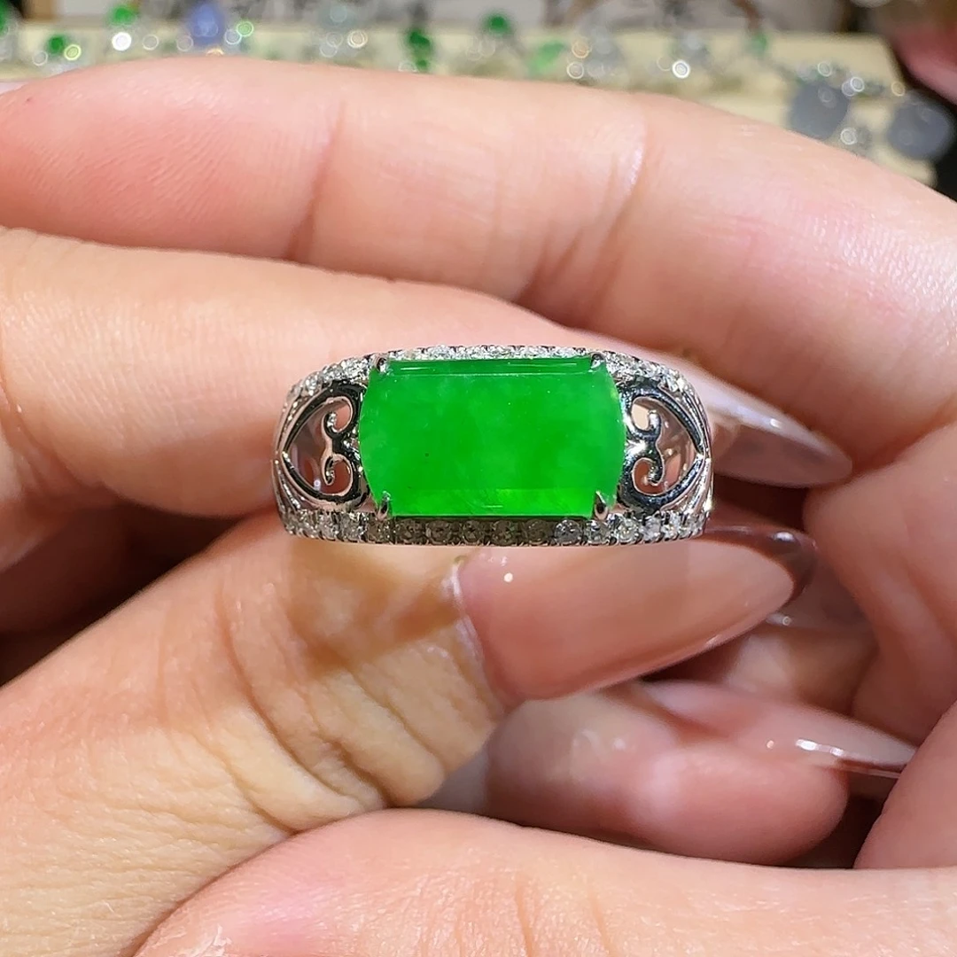 【闪购商品】18K金镶嵌戒指翡翠