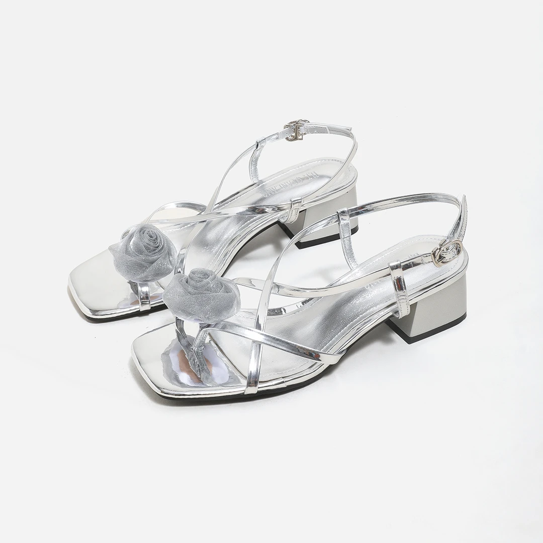 夏季山茶花仙女风套趾凉鞋2025新款度假风罗马凉鞋一字带粗跟