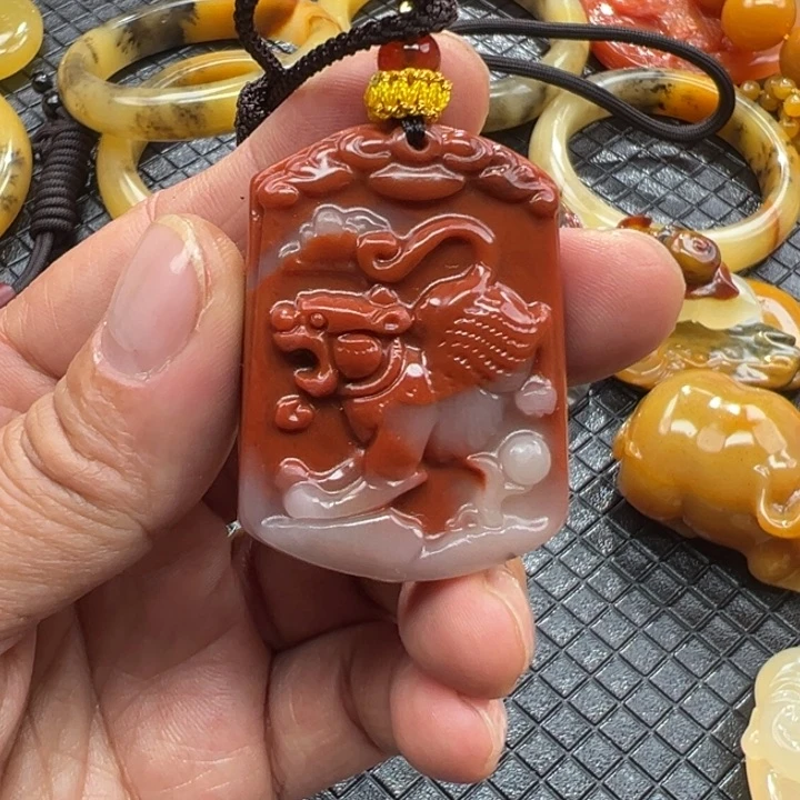 石英质玉（黄龙玉）颈饰未镶嵌