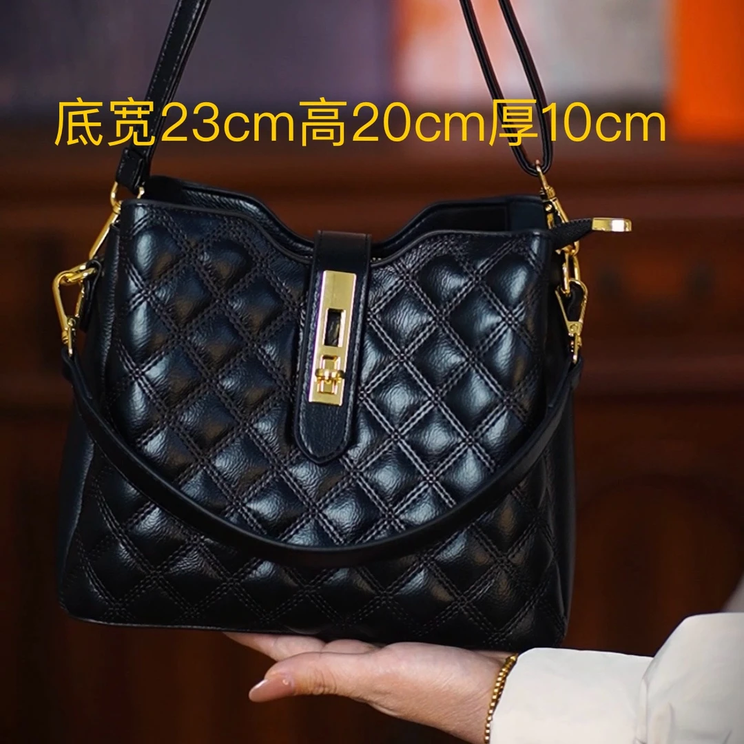 MEILAIDENG冬季新款锁扣水桶包女时尚单肩斜挎包泡泡包轻奢小香风