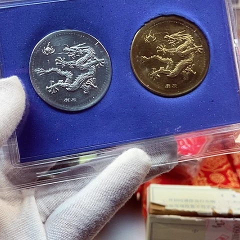 其他普通金属2000年纪念章，，，，，，，，