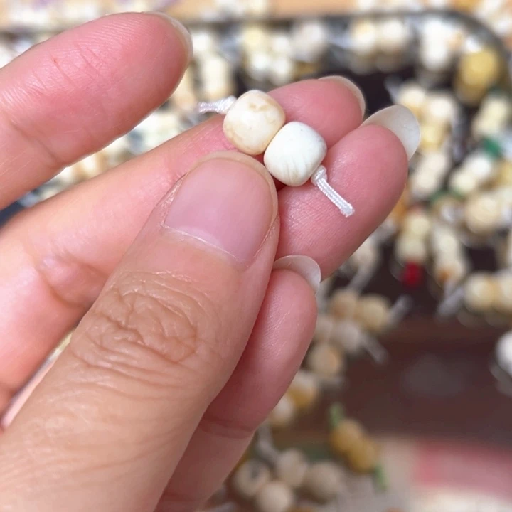 裸石蜜蜡未镶嵌7.6mm一对