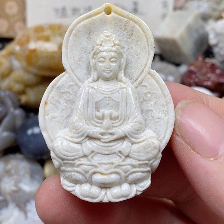 颈饰未镶嵌硅化珊瑚（珊瑚玉）有瑕