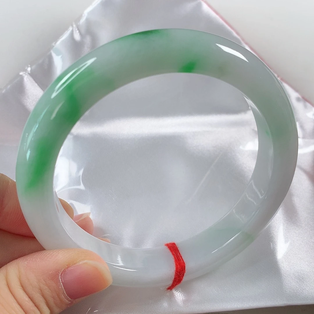 翡翠手镯未镶嵌64-65圈口白底青 ①⑥①