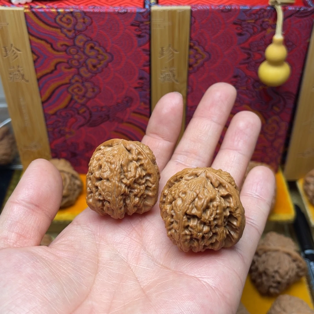 文玩核桃把件三七白狮子