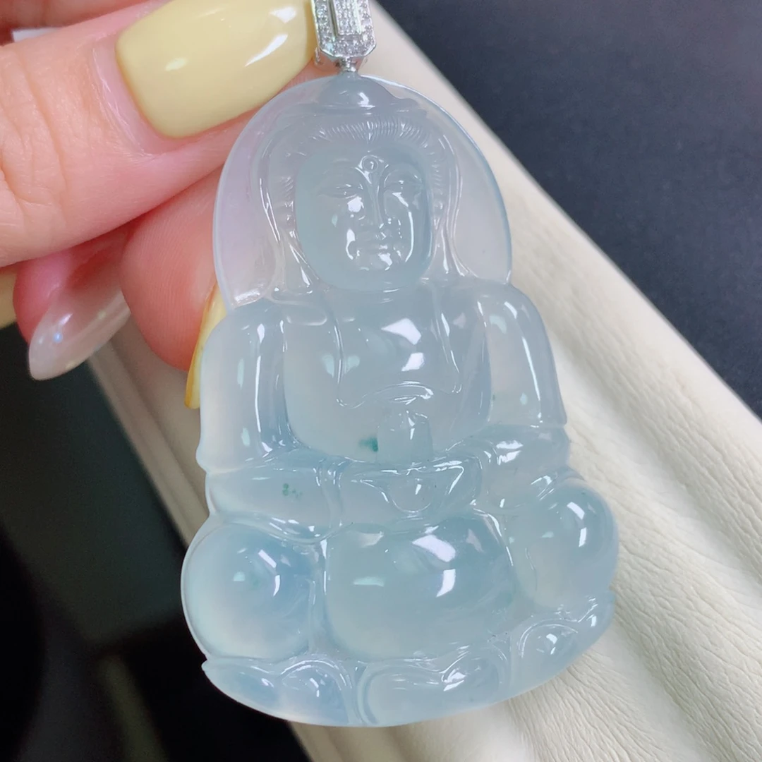颈饰18K金镶嵌翡翠观音