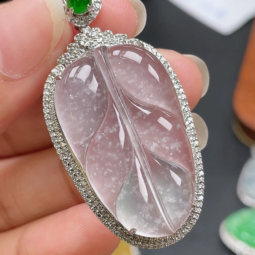 翡翠18K金镶嵌颈饰冰叶子