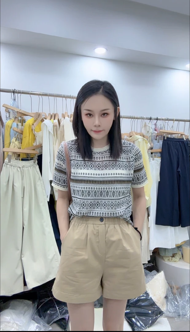 鑫老大：女装新款针织上衣