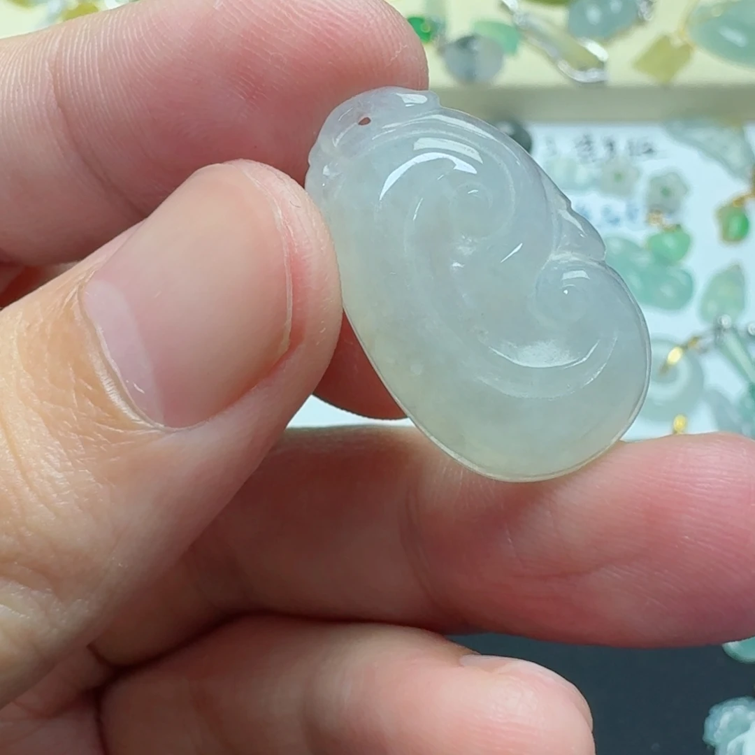 翡翠未镶嵌颈饰如意