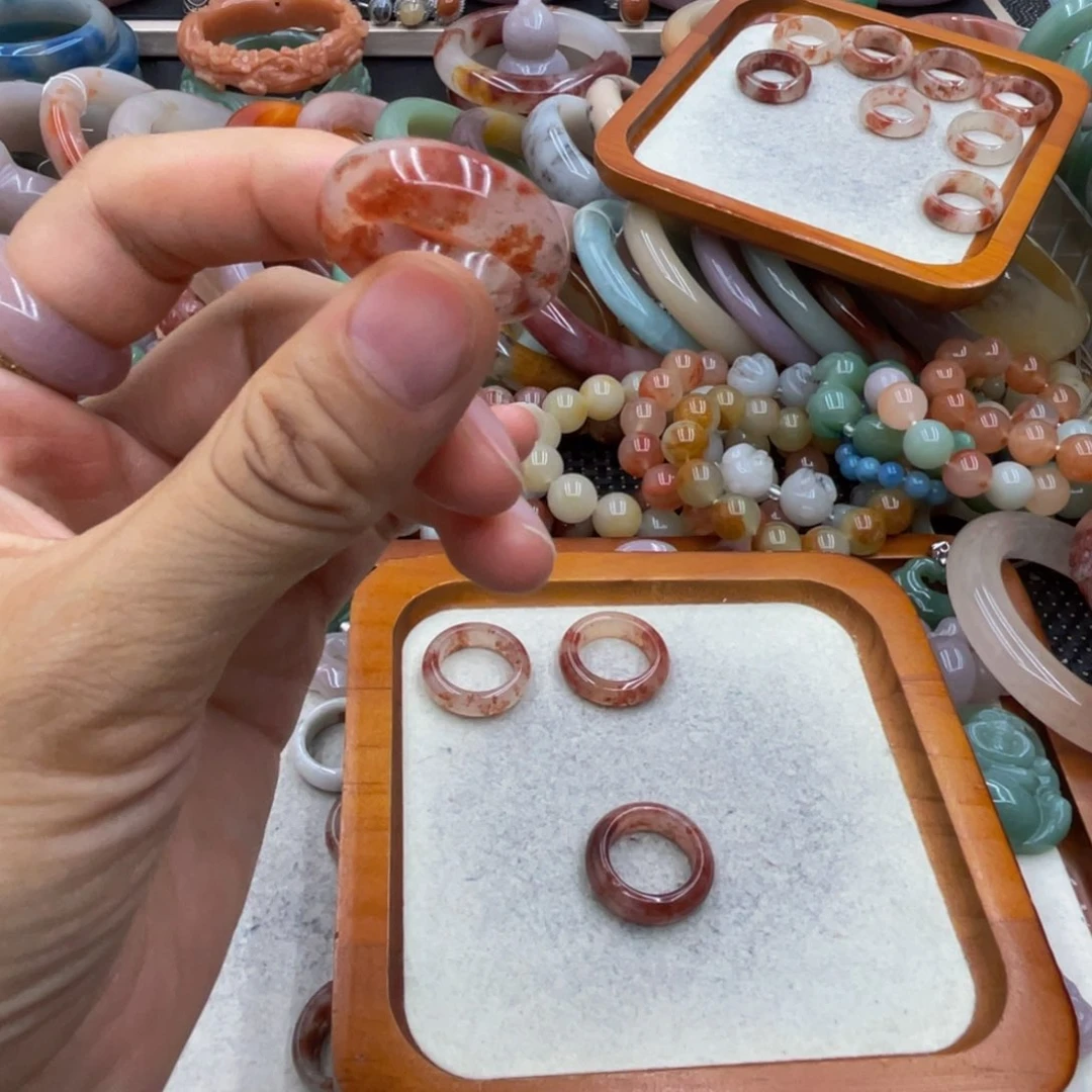 比***鱼石英岩玉圈口未镶嵌