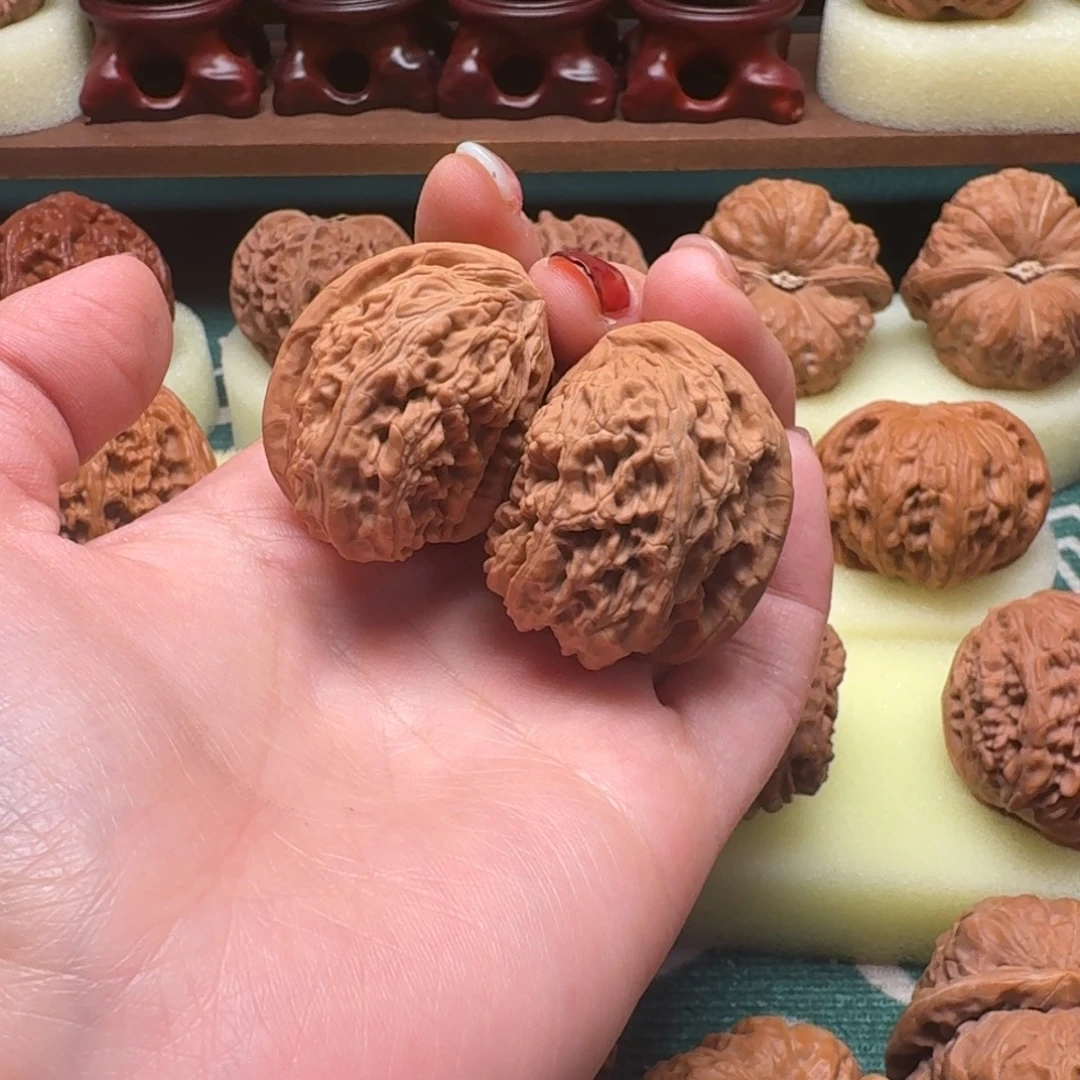 文玩核桃吊坠白狮子半壁