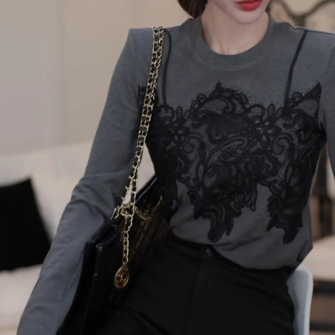 秋冬女气质设计感假两件蕾丝吊带加绒长袖T恤LK2501019