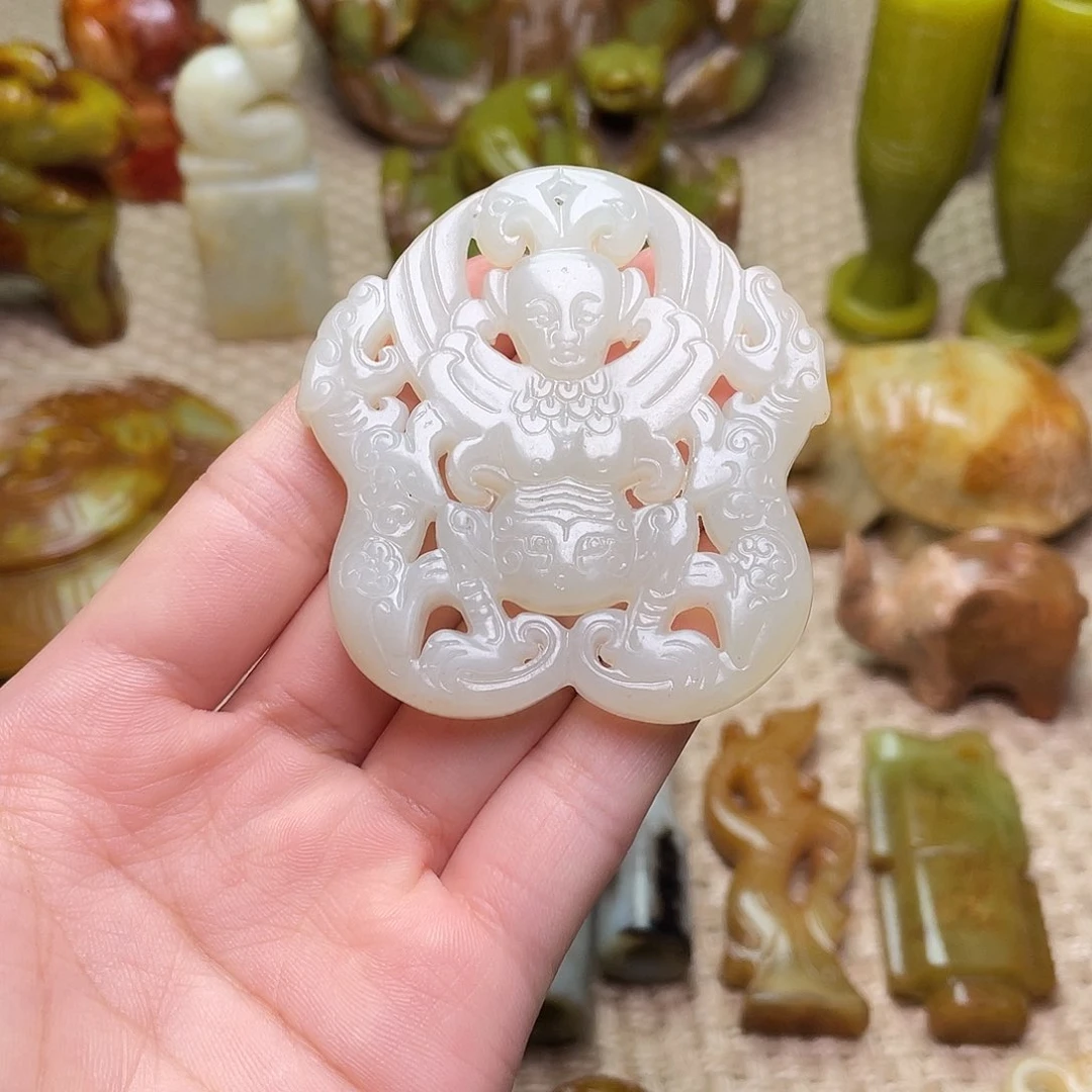 蛇纹石玉未镶嵌颈饰