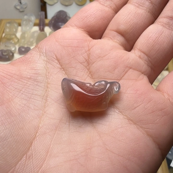 玛瑙/玉髓颈饰未镶嵌淡***。