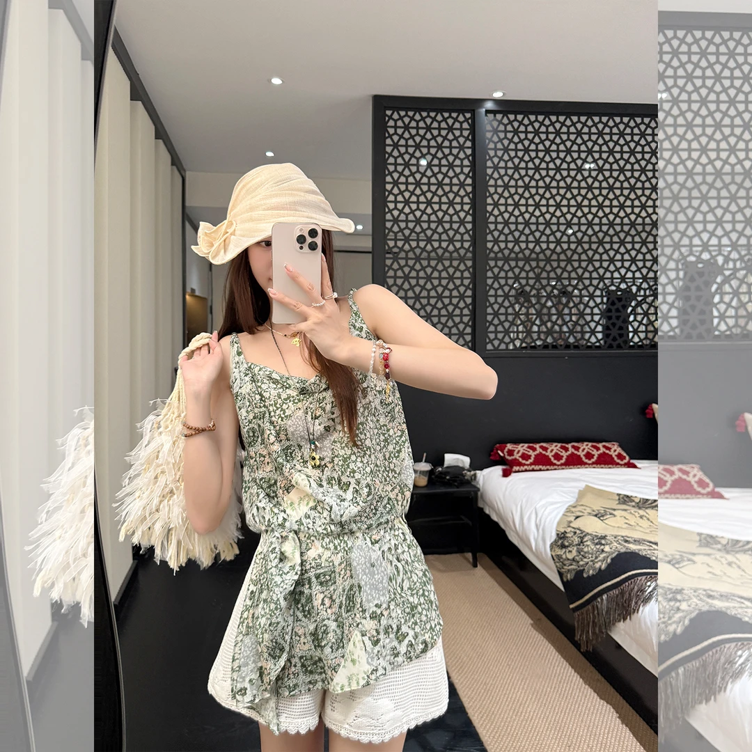 张涩涩 25夏"沐野夏镜"漫山降暑的一抹绿 印花吊带上衣