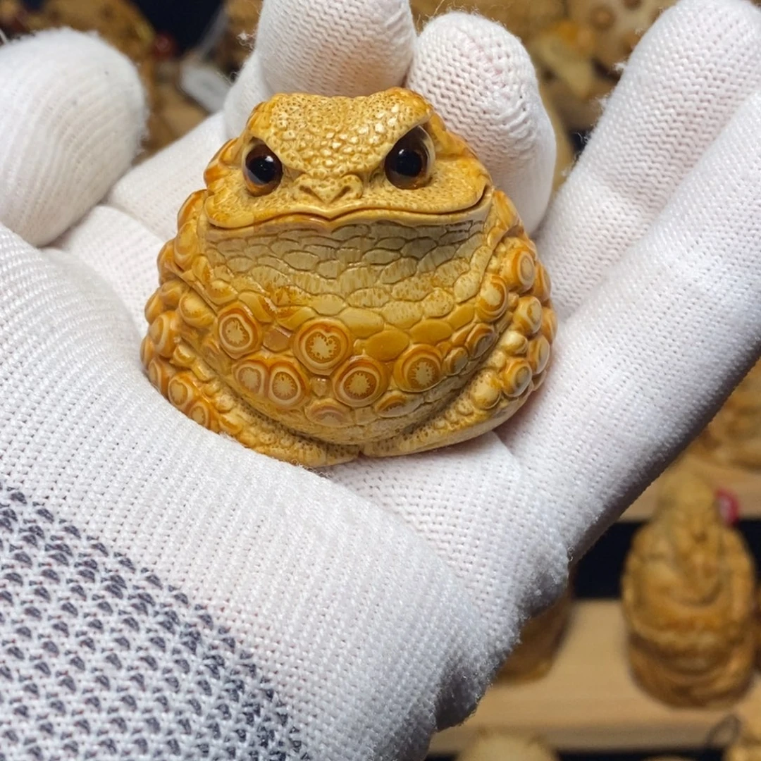 竹竹根雕满钉金蟾手把件