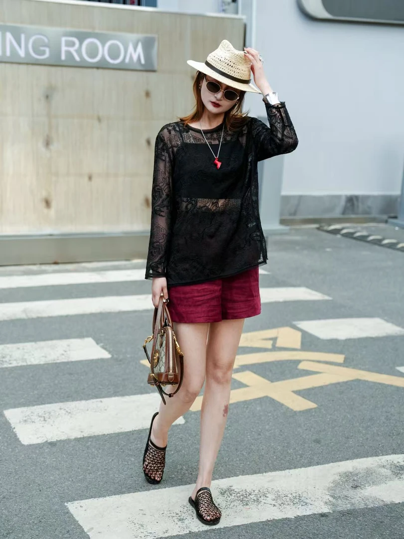 酒红色时尚亚麻面料短裤