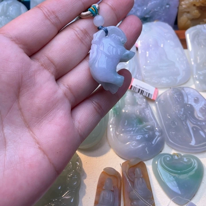 翡翠未镶嵌颈饰吊坠