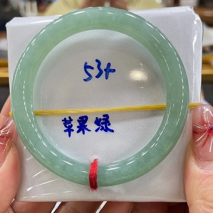 翡翠手镯未镶嵌翡翠手镯