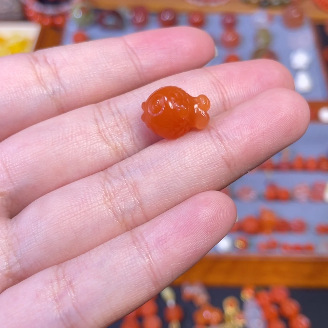 南红玛瑙未镶嵌嘟嘟鱼