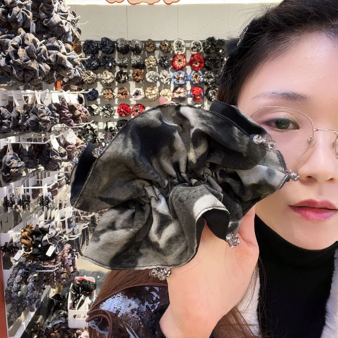 布艺非金属晕染墨绿蛮腰