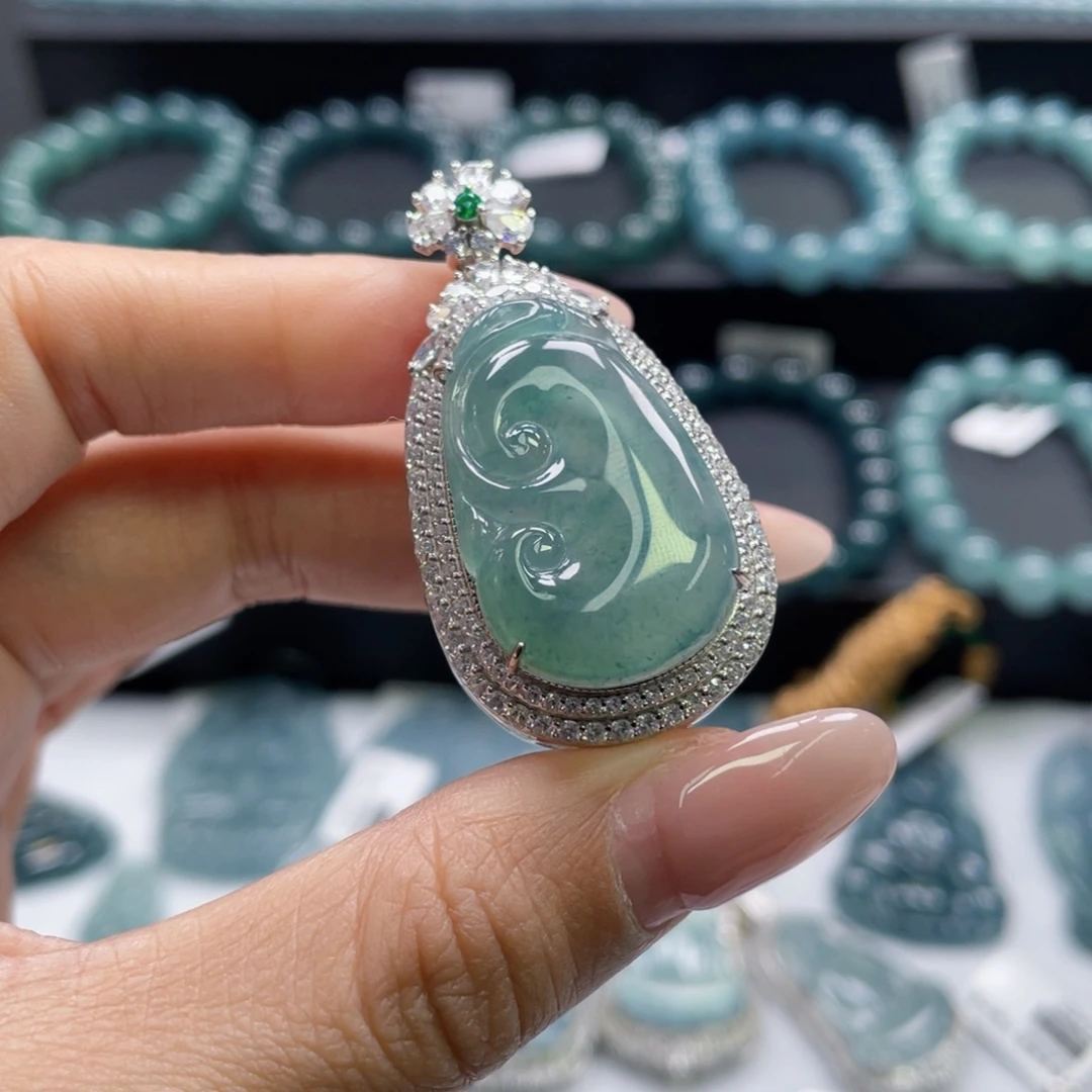 翡翠银S925镶嵌颈饰如意