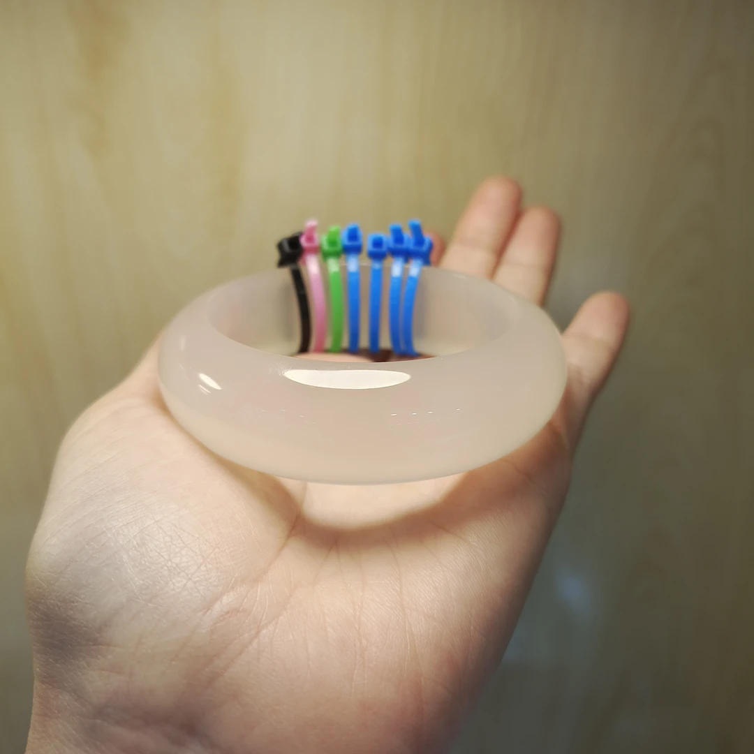 天然玛瑙宽胎手镯