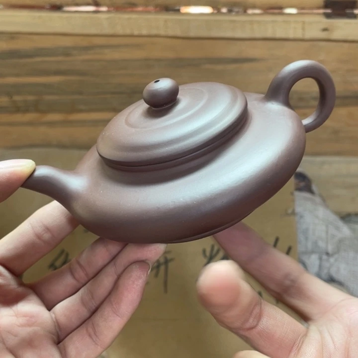 茶壶紫砂老厂紫砂壶一件。