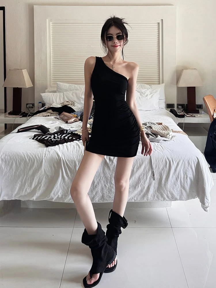 法式黑色斜肩连衣裙女装夏季气质性感辣妹名媛高级感显瘦包臀裙子