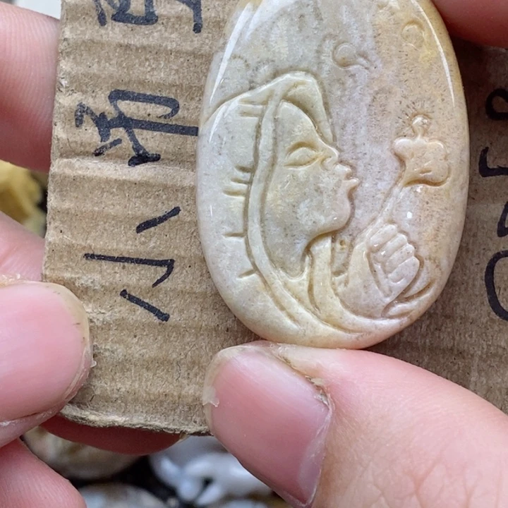 颈饰未镶嵌硅化珊瑚（珊瑚玉）用****1