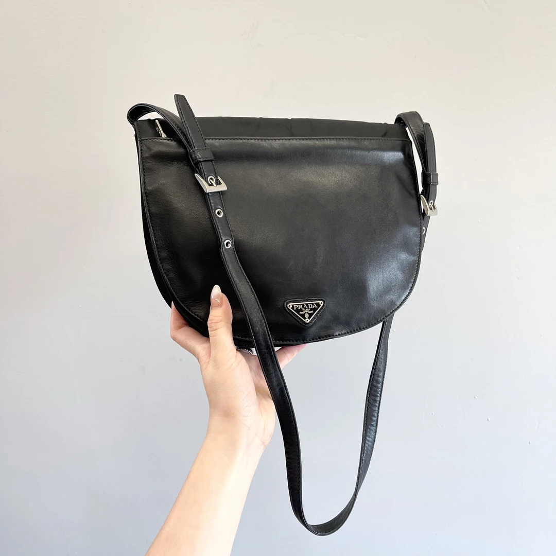 95新 Prada/普拉达 降落伞尼龙斜挎单肩女包011108