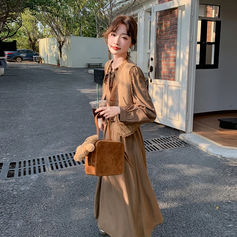 卡咖色法式复古温柔风连衣裙套装女2025春季新款时尚小马甲两件套