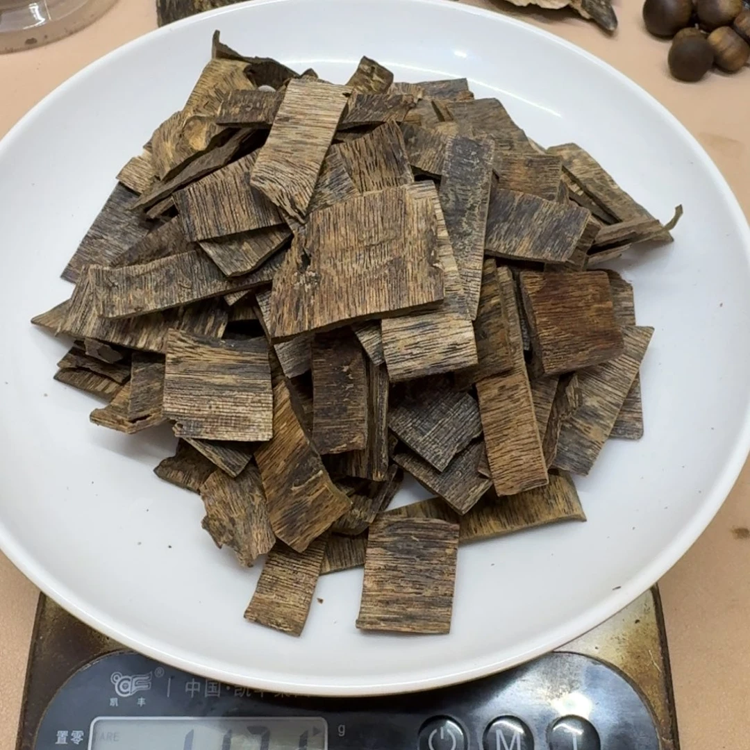 连***余沉香沉香碎屑红骨凹身皮油沉水片料117克