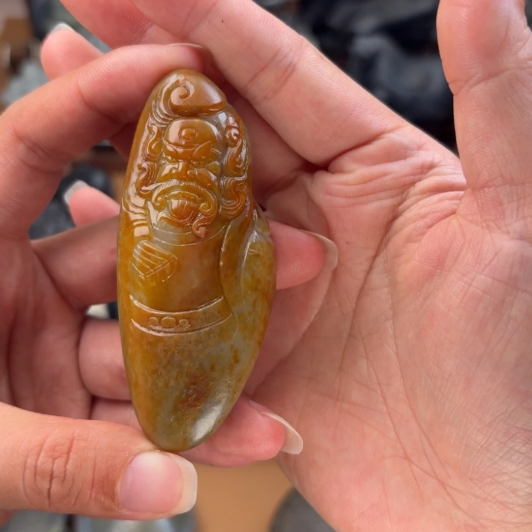 半***光和田玉未镶嵌颈饰