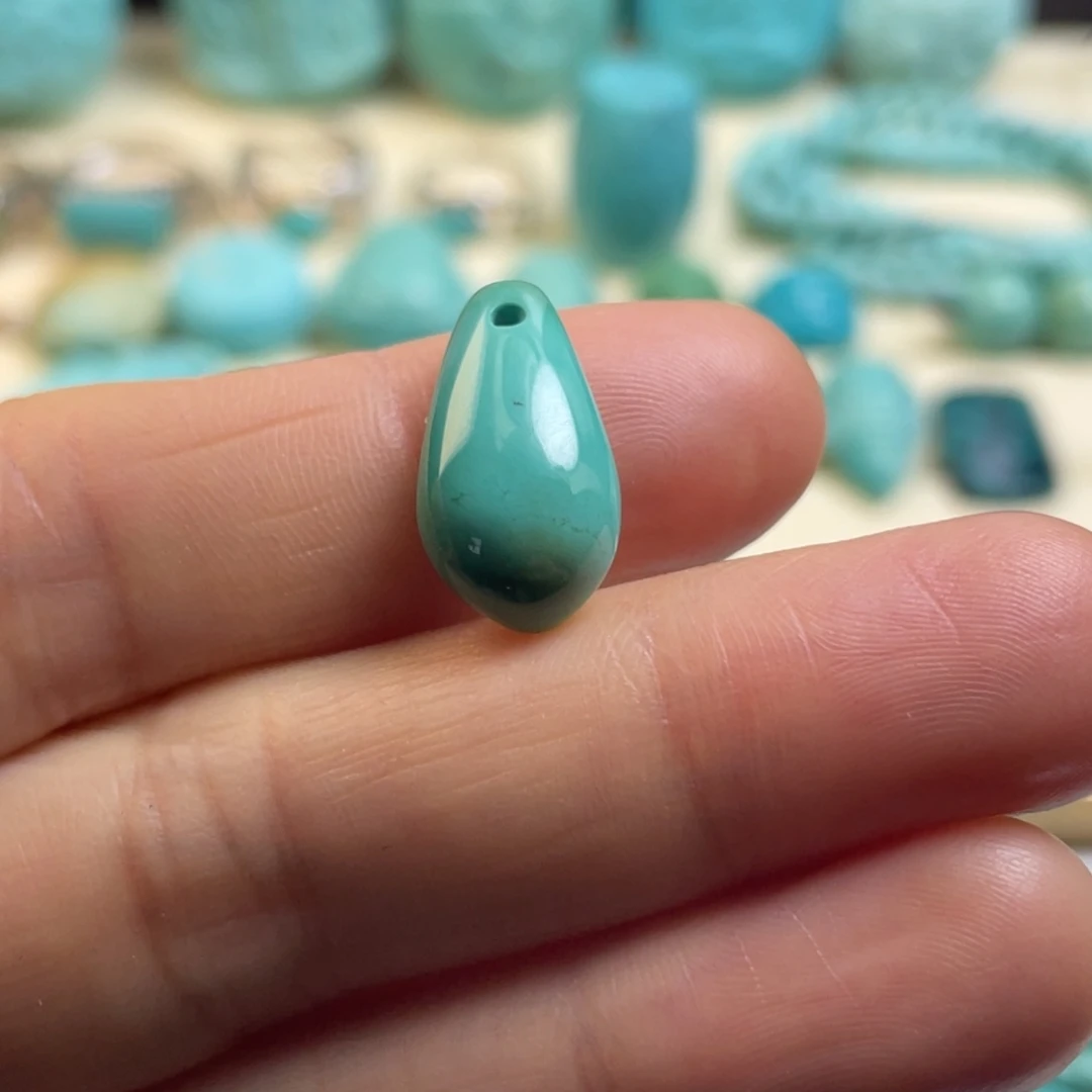 绿松石未镶嵌颈饰