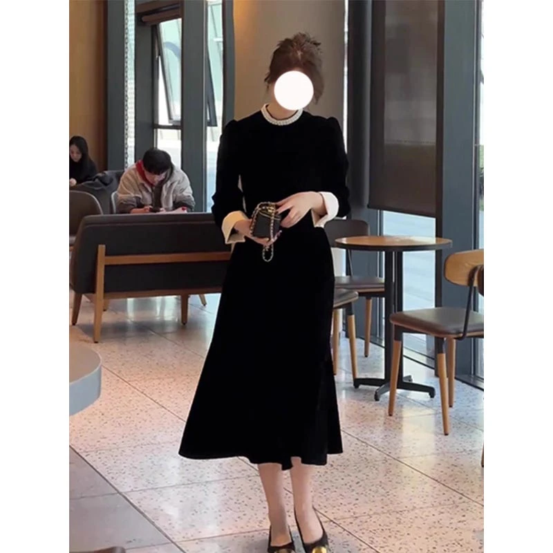 复古轻奢高级感连衣裙秋季2025新款女装法式设计感收腰显瘦小黑裙