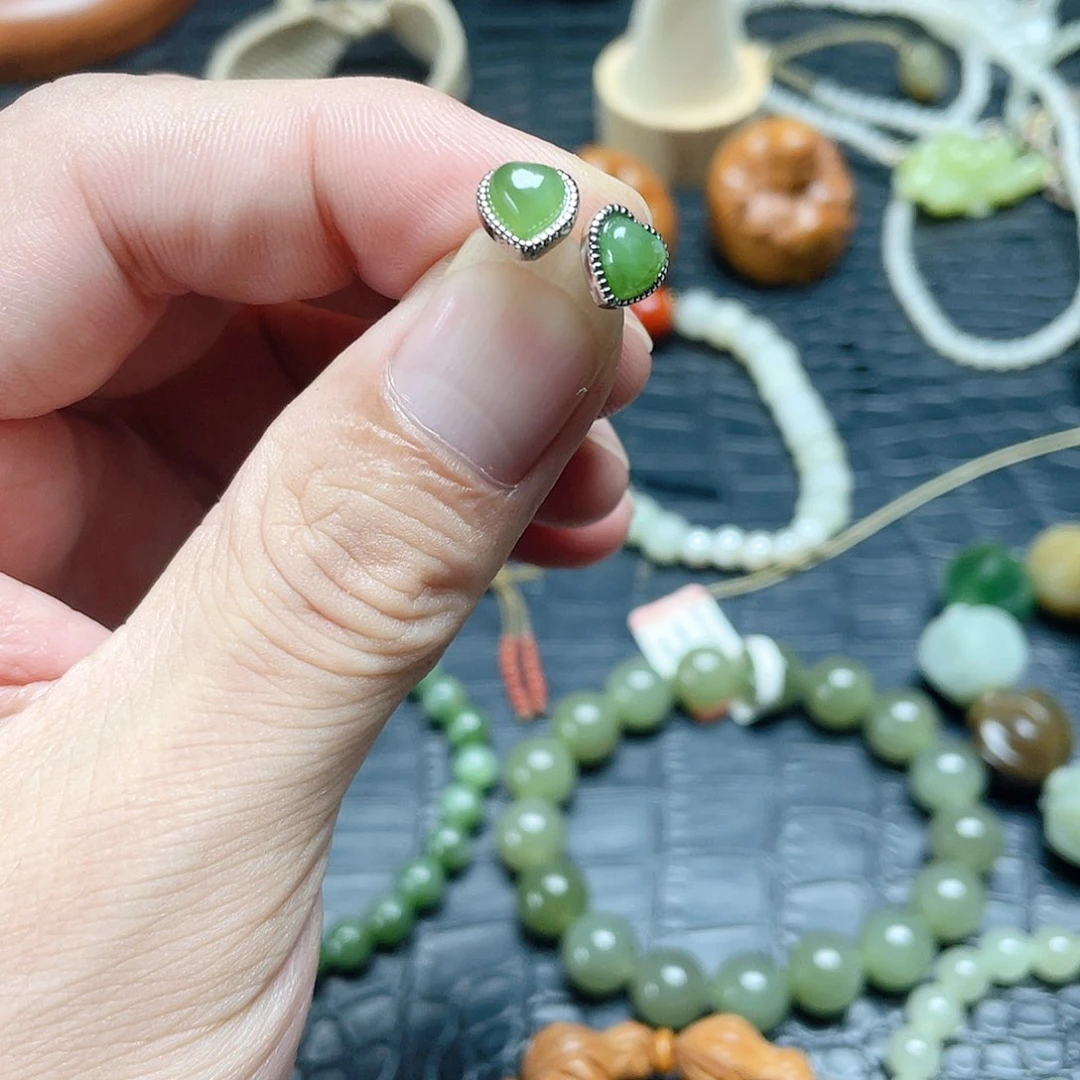 银S925镶嵌和田玉耳饰林***?