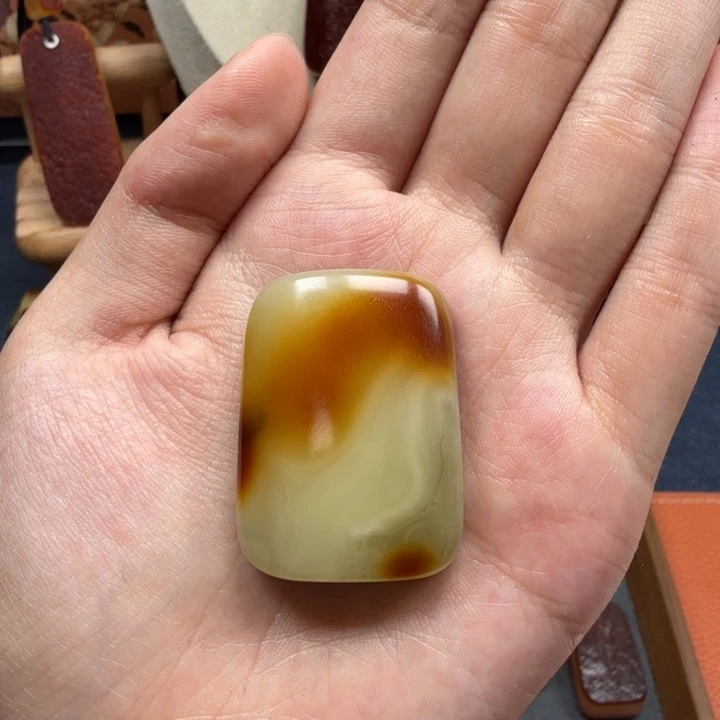 蜜蜡未镶嵌吊坠(赠链)