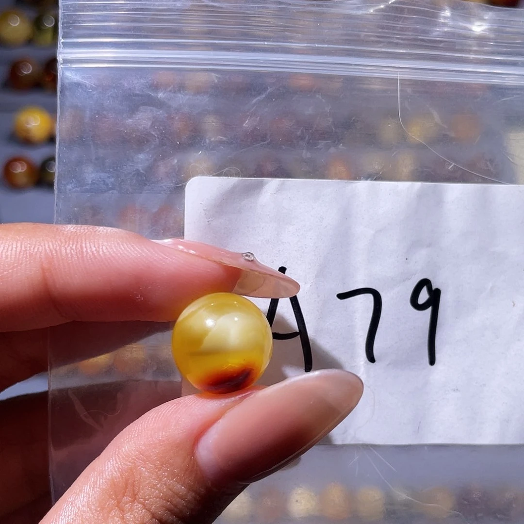 未镶嵌琥珀裸石13.4福利
