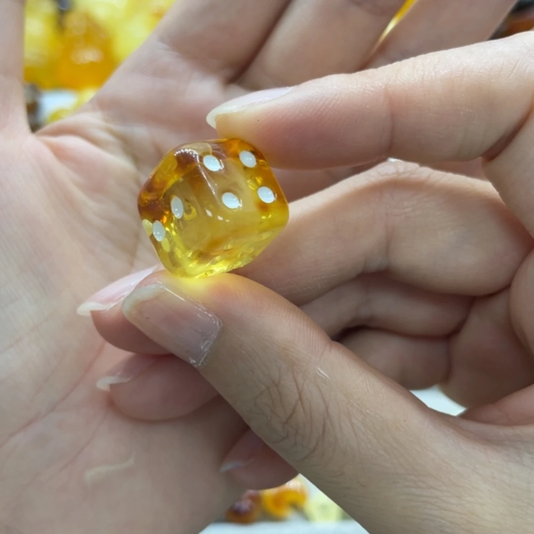 未镶嵌琥珀裸石天然琥珀