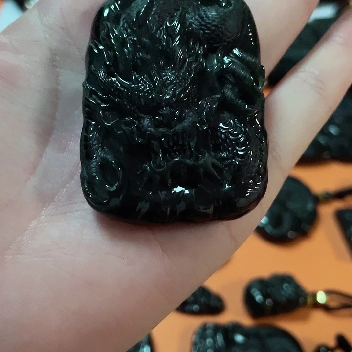 翡翠颈饰未镶嵌影*