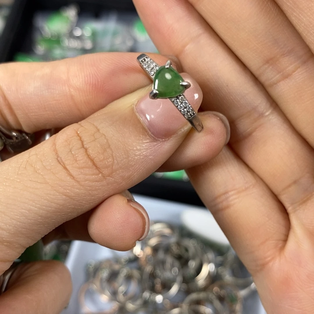 颈饰未镶嵌翡翠A*