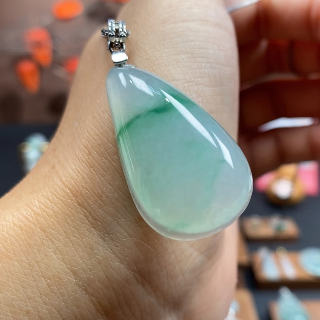 【闪购商品】颈饰银S925镶嵌翡翠18