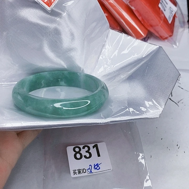 翡翠未镶嵌手镯一图一物实物为准（微瑕处理）
