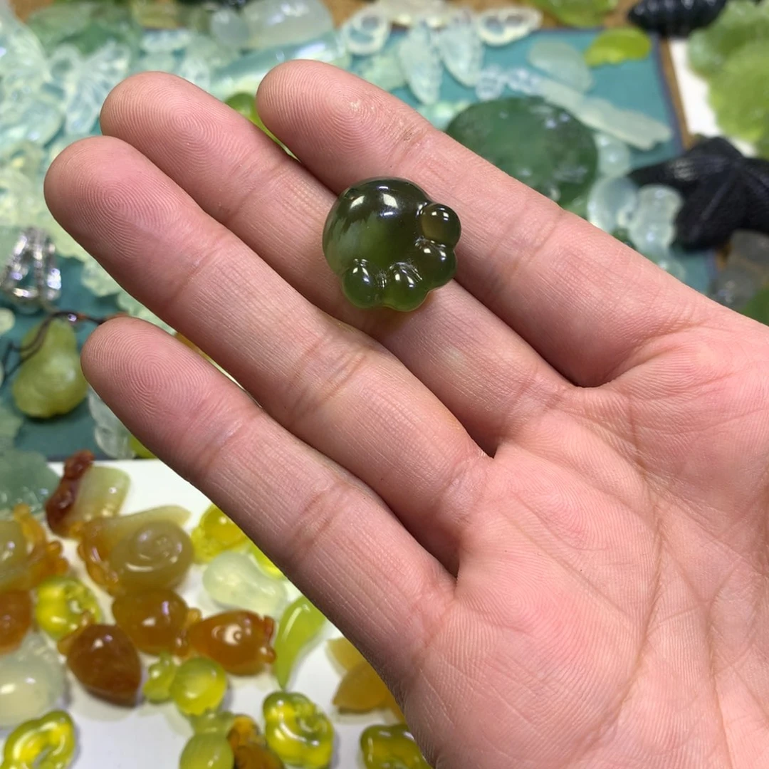 岫玉颈饰未镶嵌嘟****了猫爪