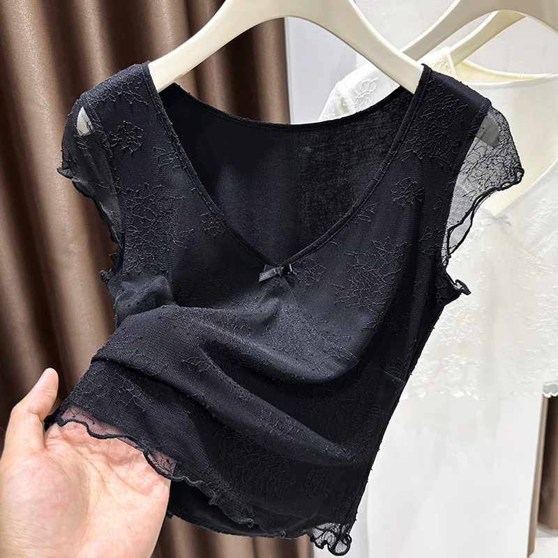 独特漂亮v领蕾丝短袖t恤女2025新款洋气低领设计感花边修身短上衣